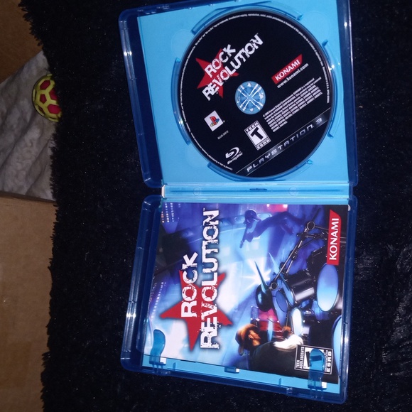 Lot 42 PS3 Rock Revolution - Picture 2 of 4